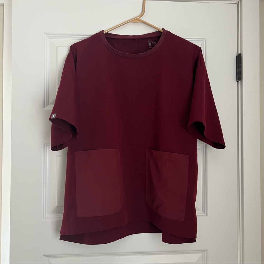 Figs Bene crew pocket front scrub top